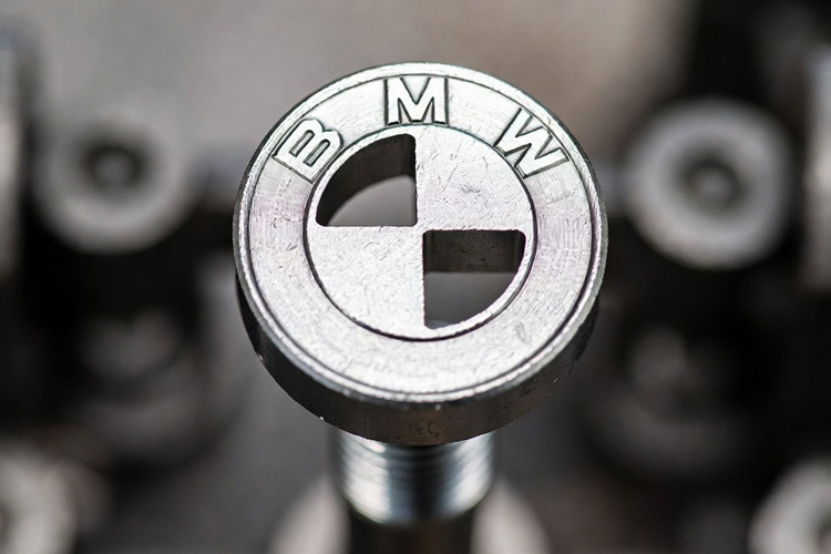 Để chặn việc sửa xe ở bên ngoài BMV đăng ký ốc độc quyền